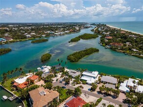 922 Casey Cove Dr in Nokomis, FL - Building Photo - Building Photo