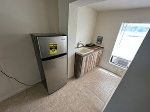 8115 Tolles Dr in North Fort Myers, FL - Building Photo - Building Photo