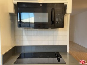 2803 Arizona Ave in Santa Monica, CA - Foto de edificio - Building Photo