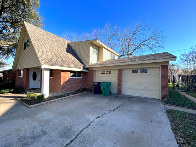 property at 1213 Amherst Dr
