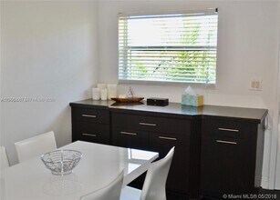 61 Collins Ave in Miami Beach, FL - Building Photo - Building Photo