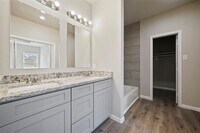 8005 Carver Rd photo'