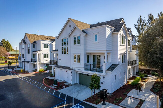 Centerville Pioneer in Fremont, CA - Foto de edificio - Building Photo