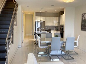 10220 NW 63rd Ter, Unit 213 in Doral, FL - Building Photo - Building Photo