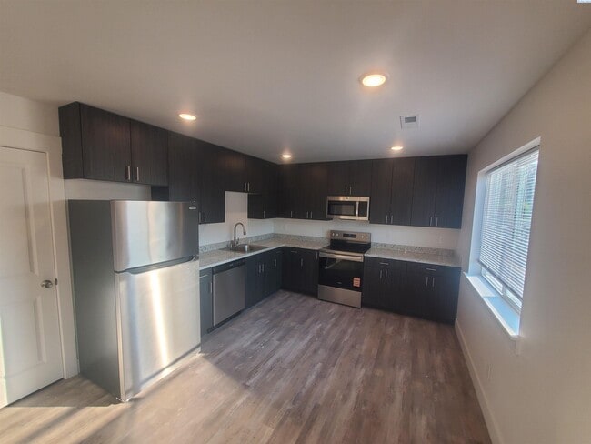 5854 W 41st Ave in Kennewick, WA - Building Photo - Building Photo