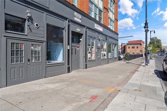 319 N Salina St in Syracuse, NY - Foto de edificio - Building Photo