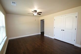 137 Sunburst Ct in Weatherford, TX - Building Photo - Building Photo