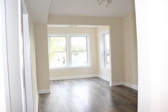 3316 W Hutchinson St, Unit 3 in Chicago, IL - Building Photo - Building Photo