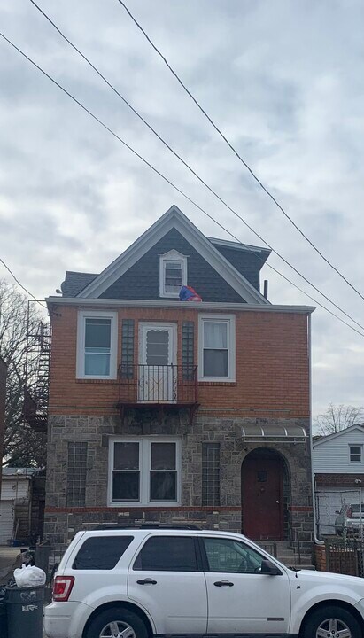 8440 129th St, Unit 1R in Kew Gardens, NY - Building Photo
