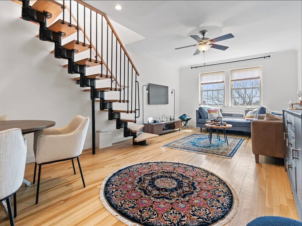 1496 Beacon St in Brookline, MA - Building Photo