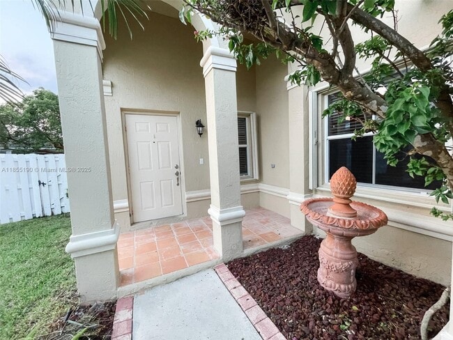 686 Maplewood Ct in Weston, FL - Building Photo - Building Photo