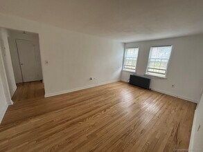 5 Clarmore Dr in Norwalk, CT - Building Photo - Building Photo