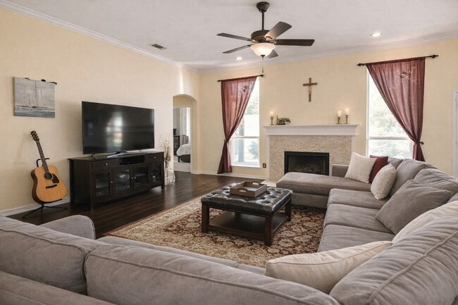 property at 1639 Churchill Ln