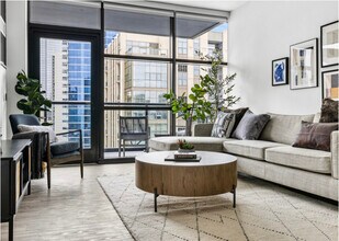 741 N Wells St in Chicago, IL - Building Photo - Building Photo