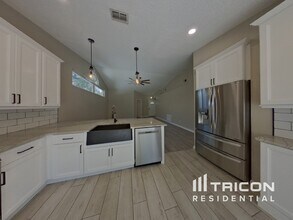 2517 Gotham Way in Valrico, FL - Building Photo - Building Photo