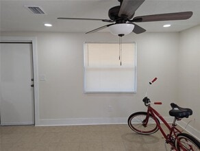 8104 N 18th St in Tampa, FL - Building Photo - Building Photo