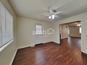 1758 Roosevelt Dr in Greenfield, IN - Foto de edificio - Building Photo