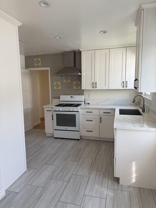 408 Elmgate St in Monterey Park, CA - Foto de edificio - Building Photo