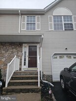 5 Mindy Dr in Franklin Township, NJ - Building Photo