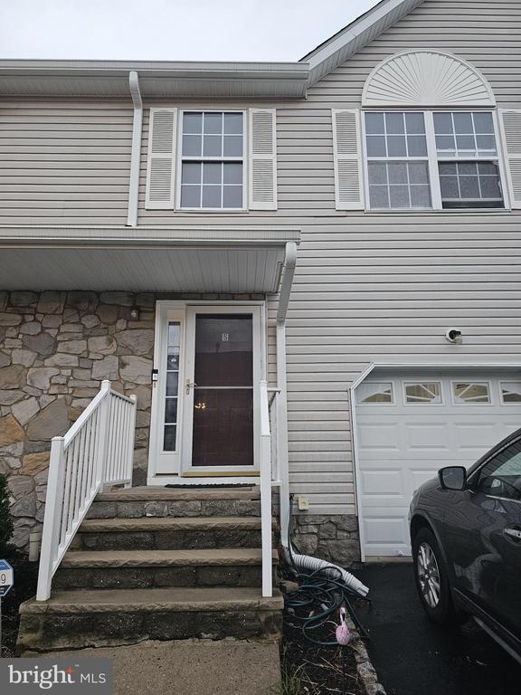 property at 5 Mindy Dr