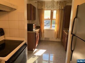 279 Slocum Way in Fort Lee, NJ - Building Photo - Building Photo