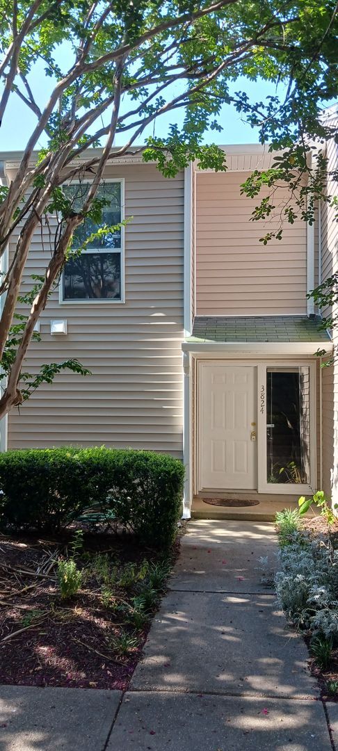 property at 3858 Staffordshire Ln