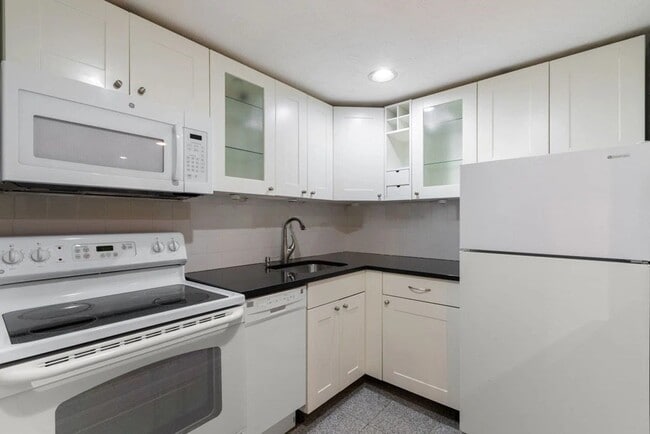 30 Peterborough St, Unit G in Boston, MA - Building Photo - Building Photo