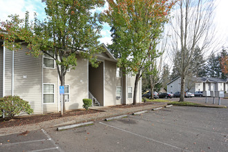 Pine Terrace Apartments in Canby, OR - Building Photo - Building Photo