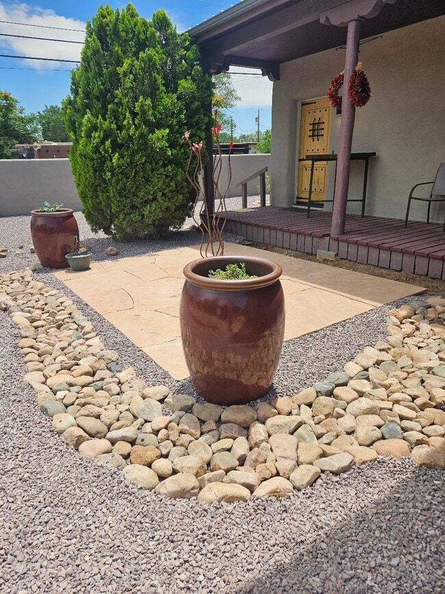 1417 Agua Fria St, Unit Front