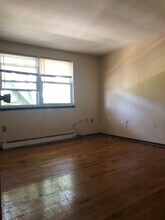 381 Mill Rock Rd in Hamden, CT - Building Photo - Building Photo