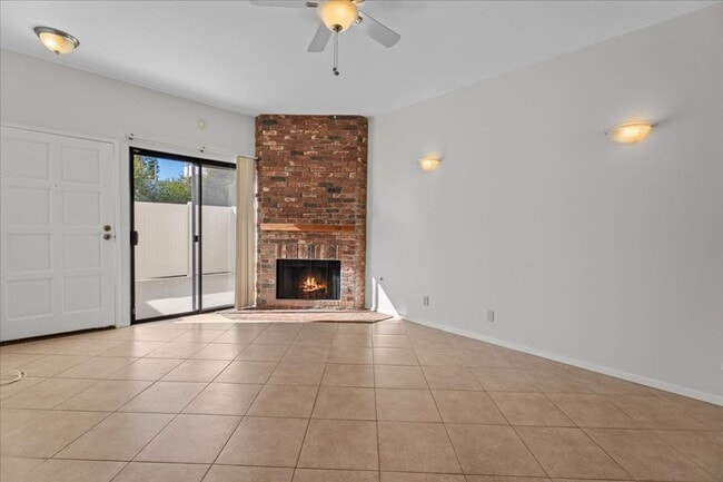 22865 Del Valle St in Los Angeles, CA - Building Photo - Building Photo