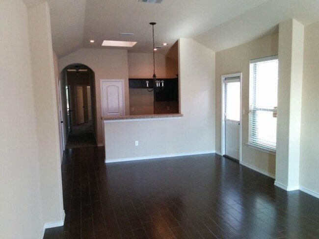 155 Creekside Villa Dr in Kyle, TX - Building Photo - Building Photo