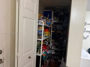 6195 NW 186th St in Hialeah, FL - Foto de edificio - Building Photo