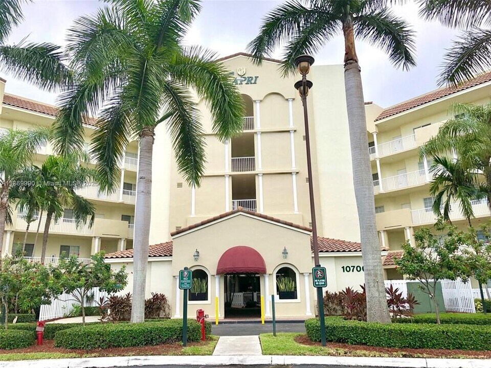 10700 NW 66th St in Doral, FL - Building Photo