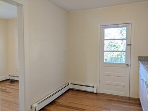 2 Evergreen Sq, Unit 3 in Somerville, MA - Building Photo - Building Photo