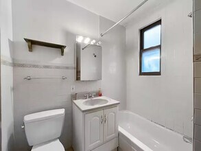 Furnished room/NOT APARTMENT in Queens, NY - Foto de edificio - Building Photo