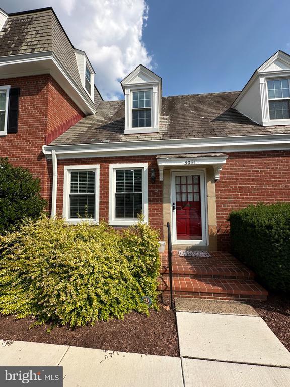 property at 3021 S Buchanan St
