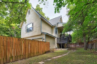 106 E 46th St in Austin, TX - Building Photo