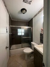 1036 NW 64th St in Miami, FL - Building Photo - Building Photo