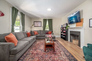 500 W Rosemary St in Chapel Hill, NC - Building Photo