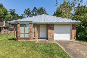142 Sandest Dr in Lafayette, LA - Building Photo