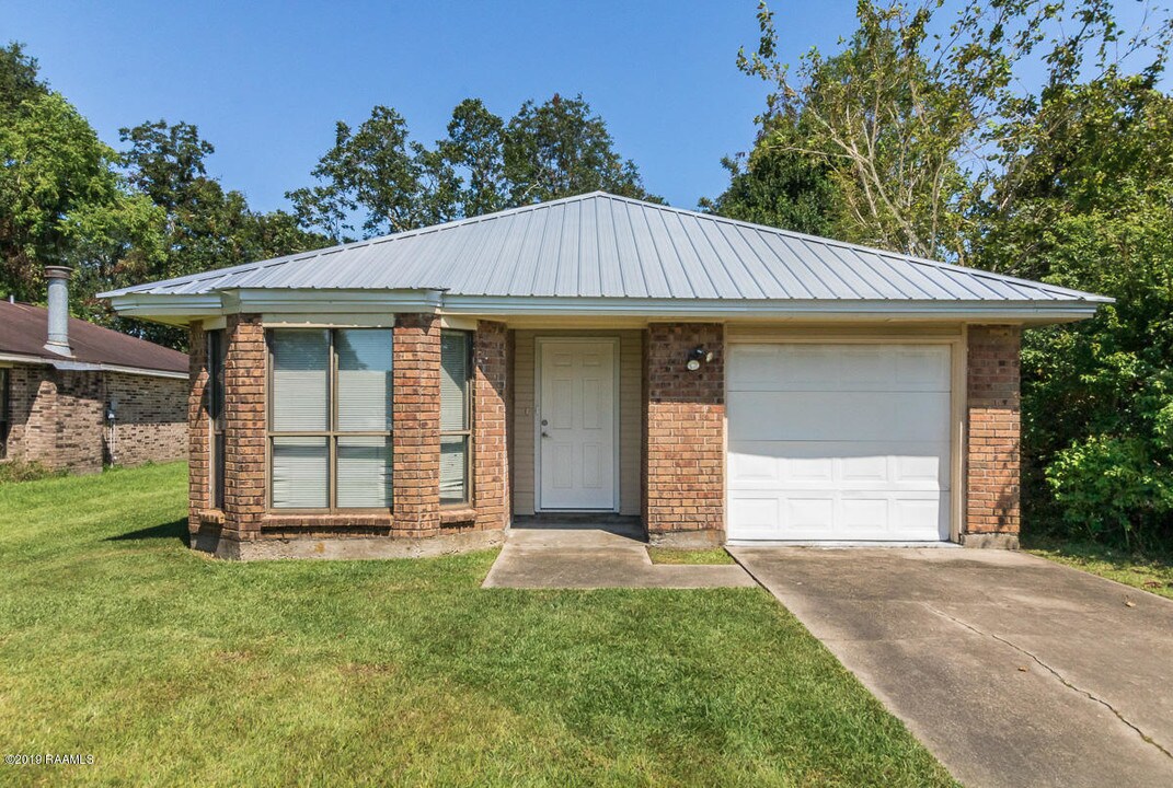 142 Sandest Dr in Lafayette, LA - Building Photo