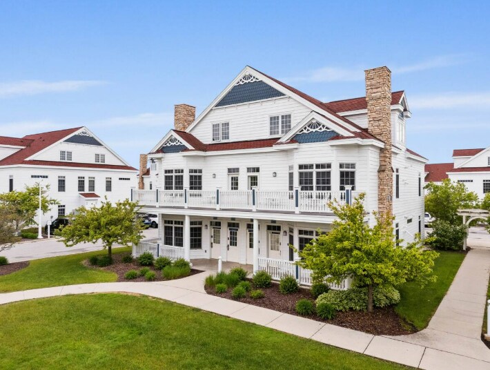 418 Beachfront Dr in Sheboygan, WI - Building Photo