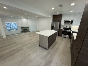 431 N Alhambra Ave in Monterey Park, CA - Building Photo - Building Photo