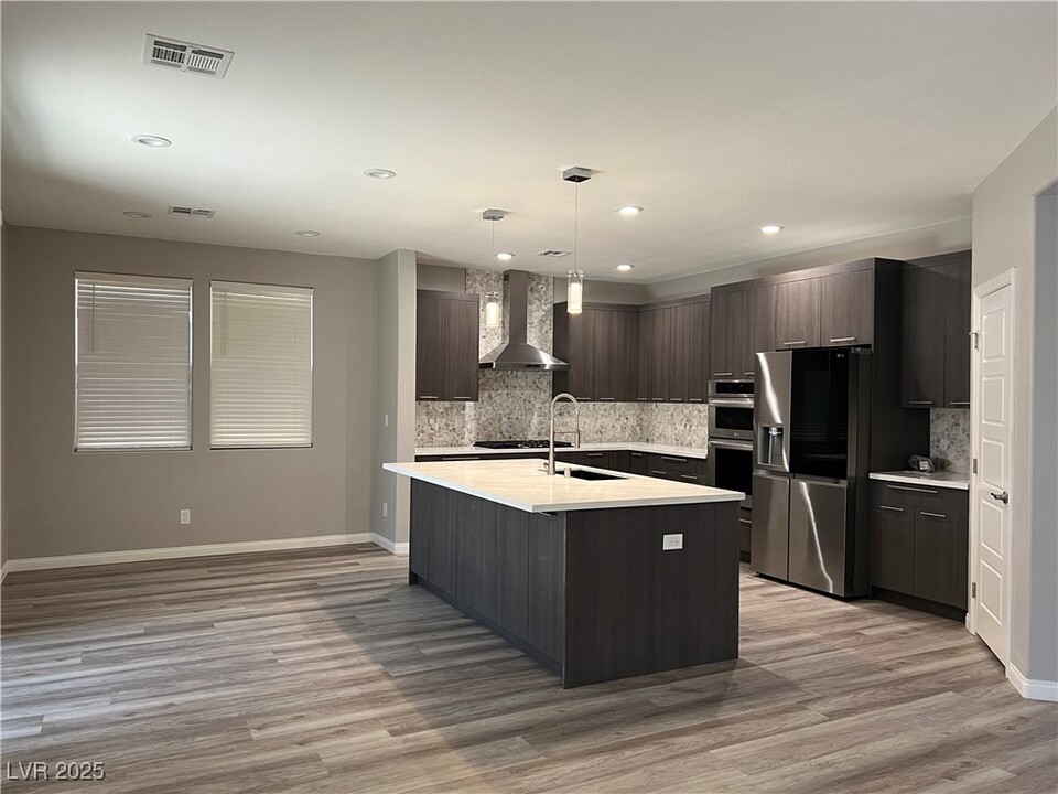 5981 Honeysuckle Ridge St in Las Vegas, NV - Building Photo