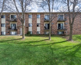 Park Village 1 and Park Village 2 in Owatonna, MN - Foto de edificio - Building Photo