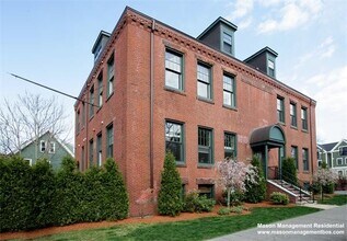 245 Beacon St, Unit 4 in Somerville, MA - Building Photo - Building Photo