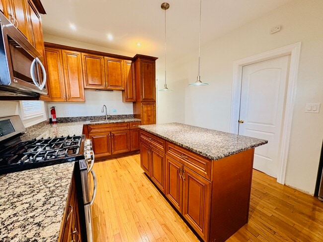 3236 W Augusta Blvd, Unit 1stFloor in Chicago, IL - Building Photo - Building Photo