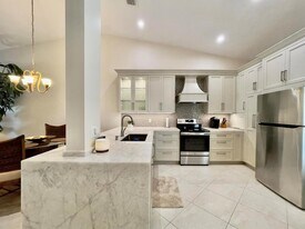 202 Cypress Point Dr, Unit 202 in Palm Beach Gardens, FL - Building Photo