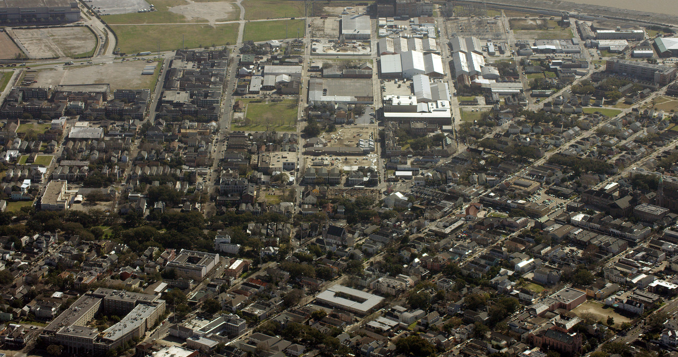 The Julian Apartments in New Orleans, LA - Building Photo